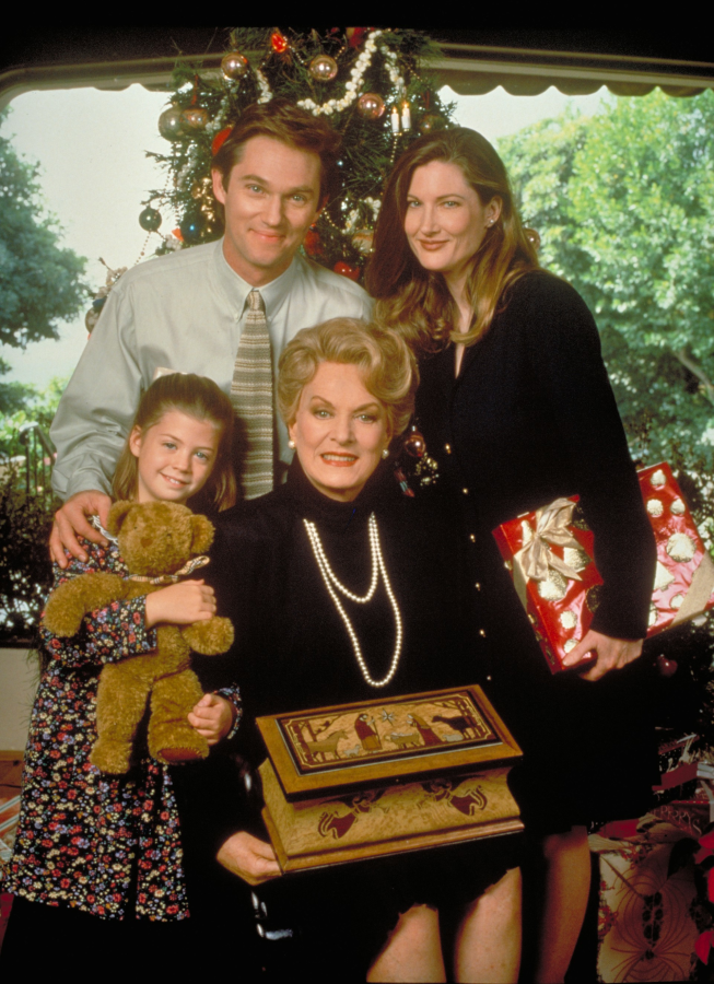Maureen O'Hara, Kelsey Mulrooney, Richard Thomas, and Annette O'Toole The Christmas Box (1995)