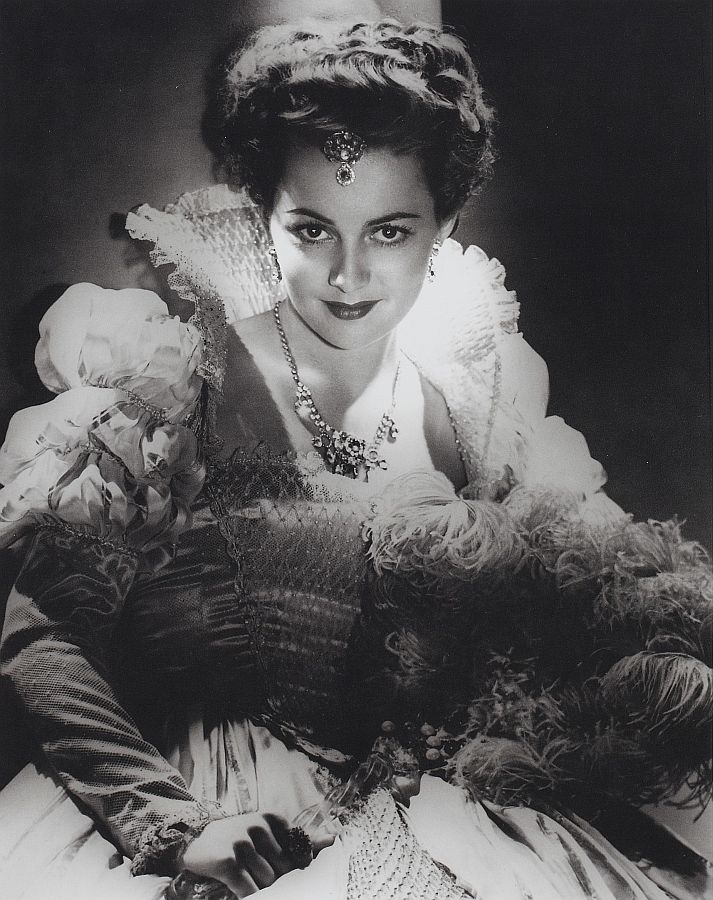 Olivia de Havilland, The Private Lives of Elizabeth and Essex