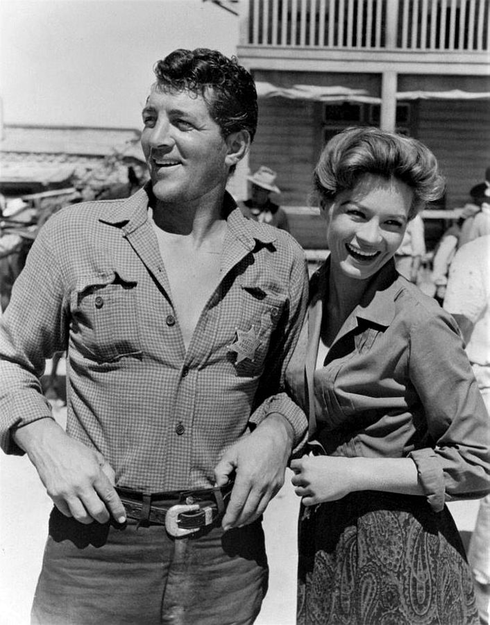 Dean Martin and Angie Dickinson, Behind the Scenes of Rio Bravo