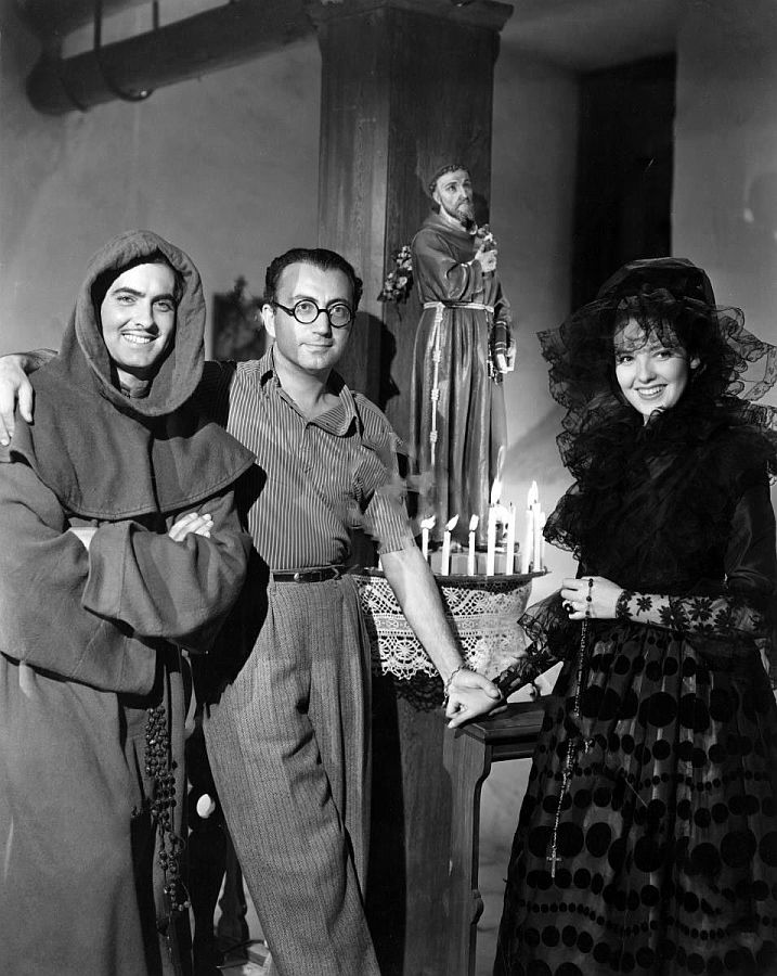 Tyrone Power, director Rouben Mamoulian, and Linda Darnell behind the scenes of The Mark of Zorro