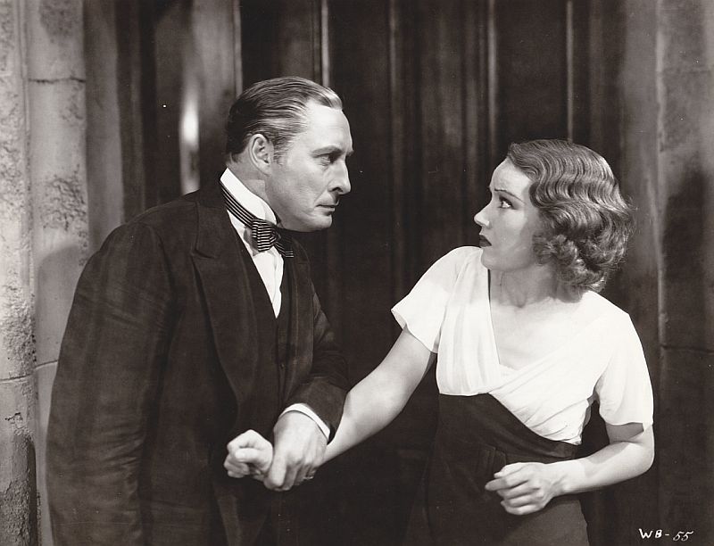 Fay Wray and Lionel Atwill, The Vampire Bat 