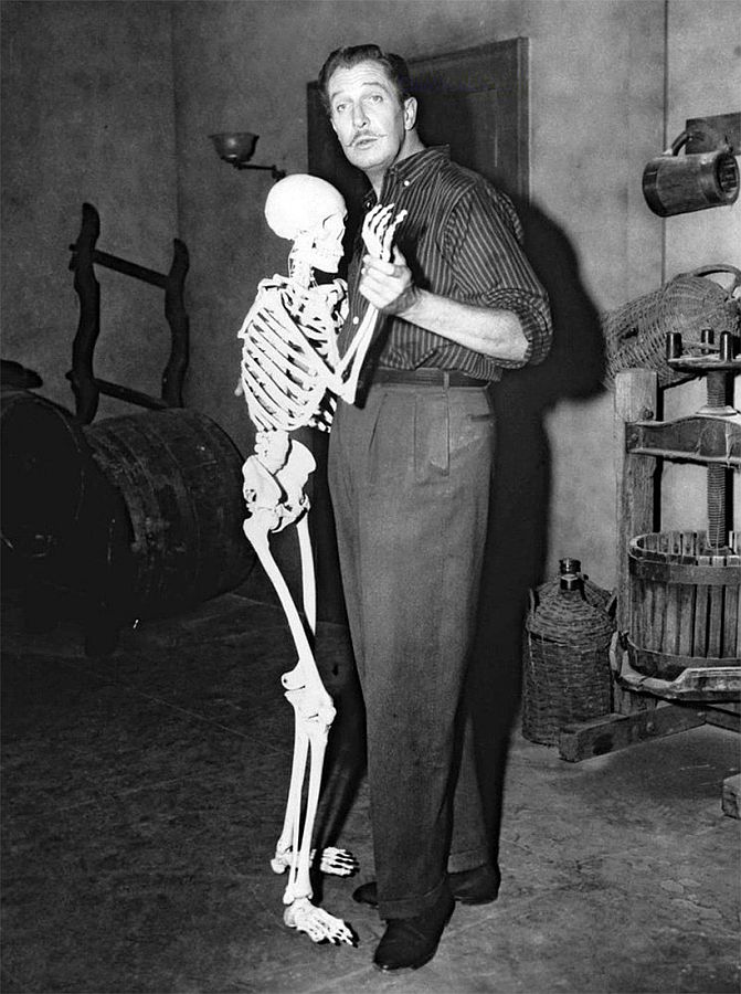 Vincent Price behind the Scenes of House on Haunted Hill