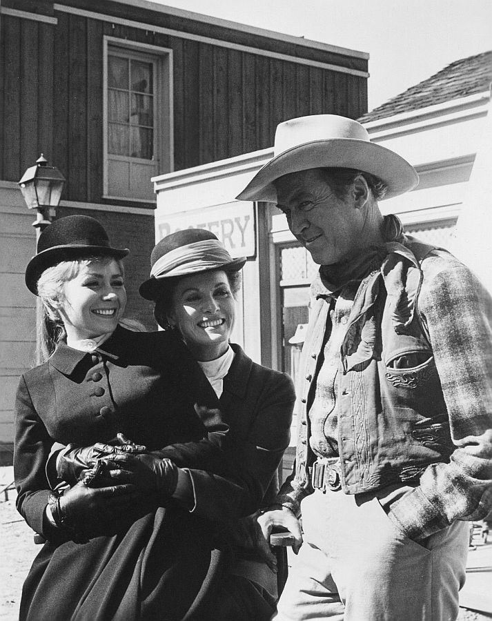 Juliet Mills, Maureen O'Hara, and James Stewart behind the Scenes of The Rare Breed